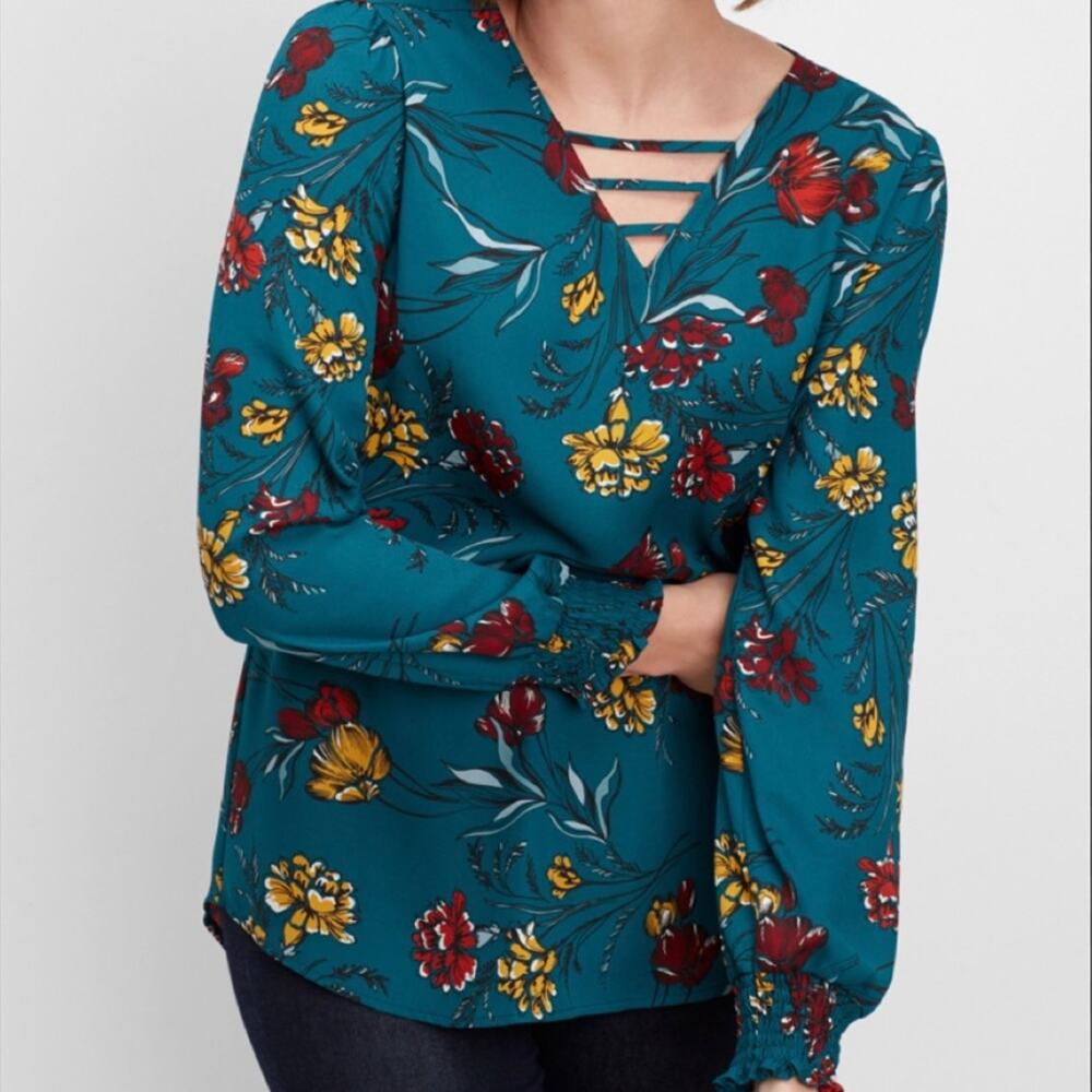 Maurices Green Floral Lattice Neck Tunic Blouse Top Size Medium